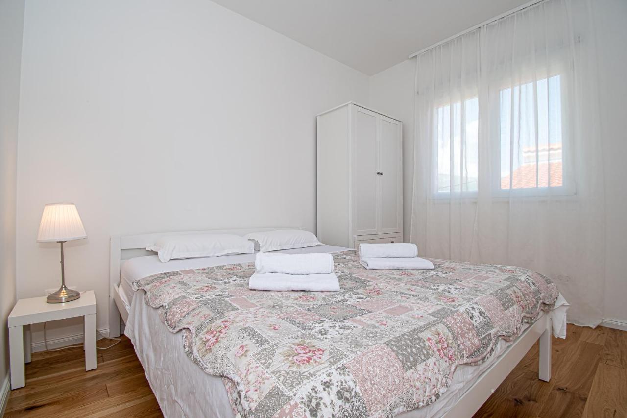 Apartment Nikola Kaštel Novi 外观 照片